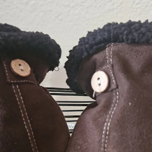 Isotoner Brown Winter Gloves with Black Trim Size L/XL - Picture 2 of 8